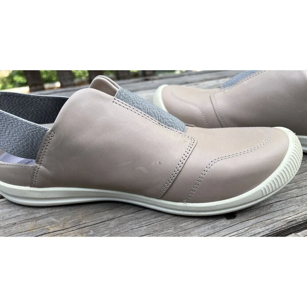Keen lorelai women